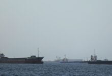 Irán amenaza con paralizar el comercio petrolero en Ormuz si la región apoya las sanciones de EE. UU.