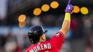 Gabriel Moreno conecta su jonrón 11 de la temporada ante los Gigantes