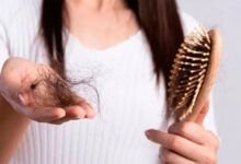 ¿Se te cae el cabello más de lo normal? Causas, tratamientos y hábitos para frenar la pérdida