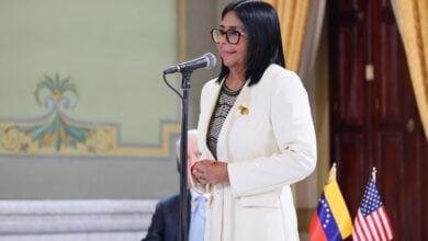 Presidenta (E) afirma que acuerdos petroleros impulsarán el bienestar social