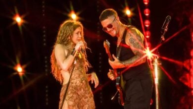 Alejandro Sanz ilumina la residencia de Shakira en Madrid con una vibrante interpretación de 'La Tortura'