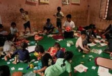 Nepal reabre escuelas tras las trágicas riadas mientras busca a 600 niños desaparecidos