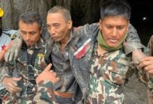 Hallan con vida a un ciudadano chino en un túnel y a una anciana bajo el lodo en Nepal