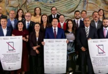 México prohíbe el uso de celulares en primaria y secundaria durante toda la jornada escolar