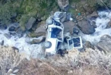 Diez mineros mueren al caer un minibús por un barranco en Bolivia