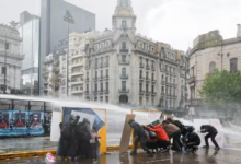 Reprimen con gases y chorros de agua una marcha por la universidad pública en Argentina
