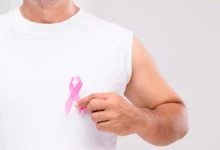 Instan a los hombres a realizarse el autoexamen de mama