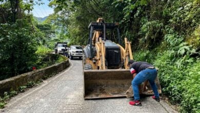 Habilitan canal de retorno para vehículos varados en la vía Choroní-Maracay